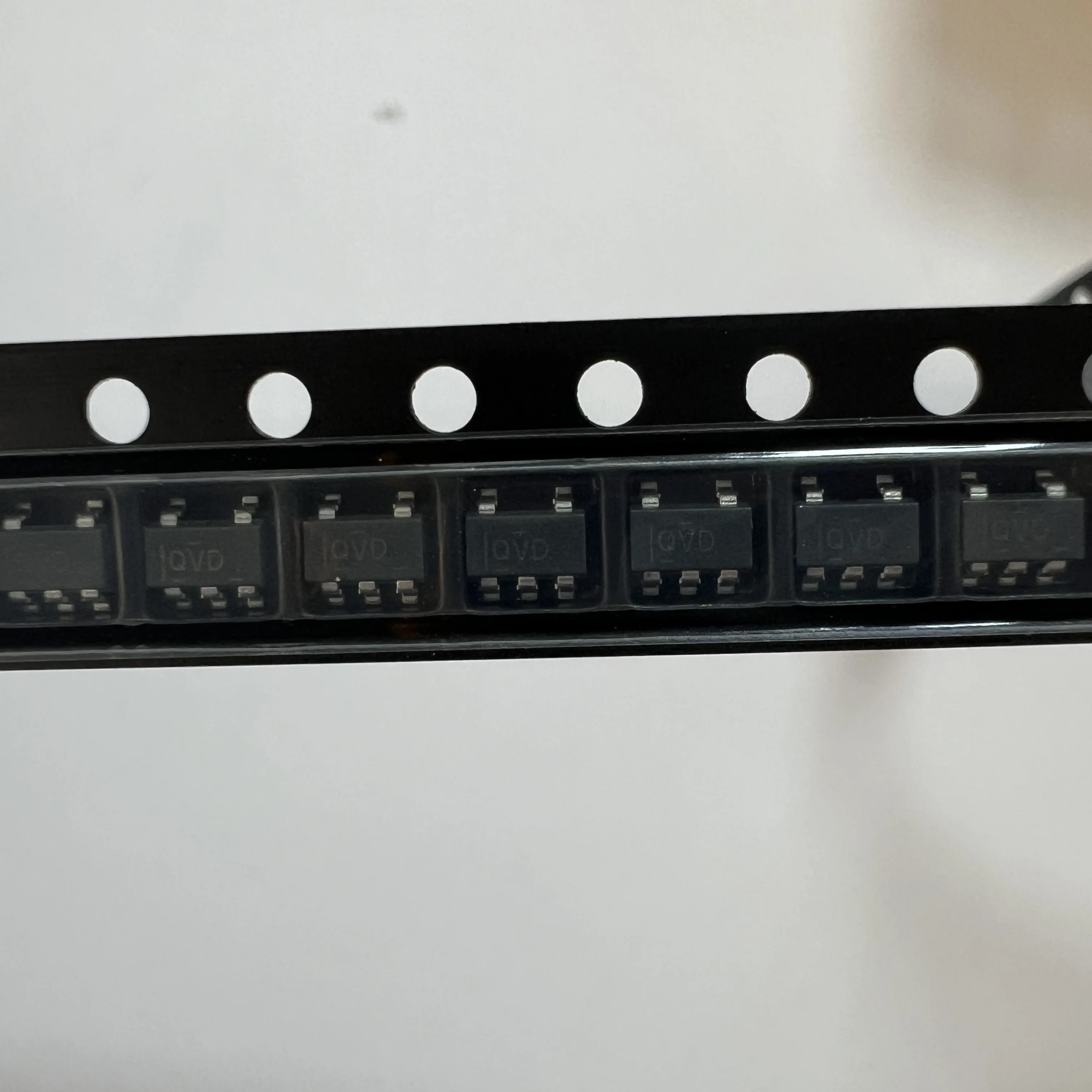 100 teile/los (Stroms ensor verstärker) tlv70233dbvr