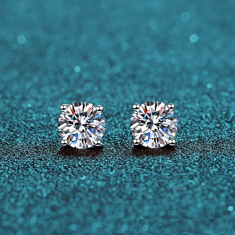 

High Quality S925 Sterling Silver Earrings Elegant Ladies Four Paw Moissanite Stud Earrings Jewelry Valentine's Day Gift