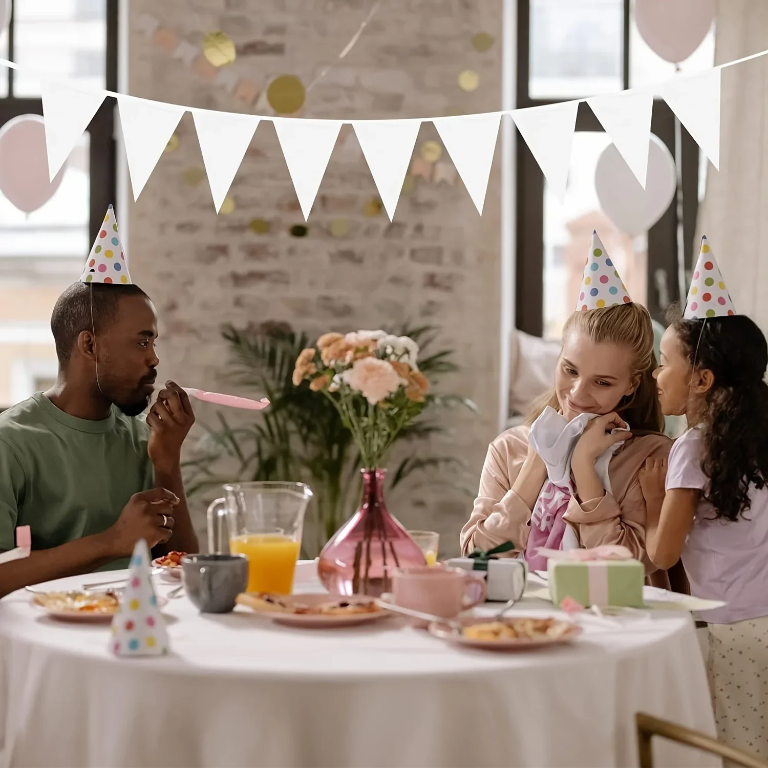 White Triangle Flag A String of Triangle Flags, Suitable For Weddings, Children\'s party, Birthday Engagement Anniversary Parties
