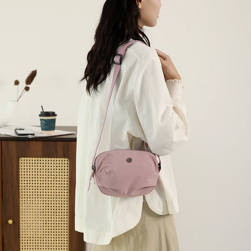 2026 Damen Leichte Nylon-Umhängetasche Lässige Sport-Schultertasche Handtasche mit Mehreren Fächern Reisetasche mit Handytasche – Detail 10