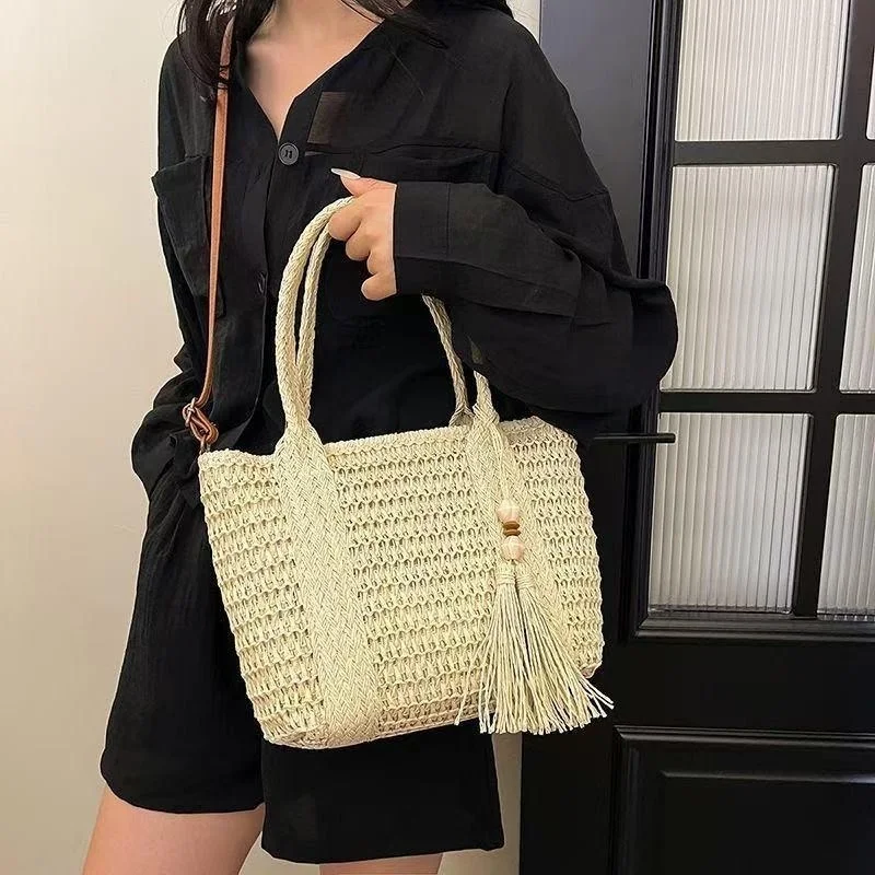 New Style Women Straw Woven Handbag Large Capacity Tassel Beach Shoulder Crossbody Bag Summer Vacation Bags view 2