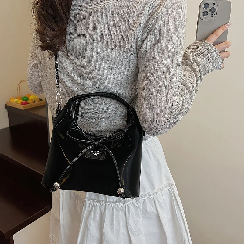 

2025 Korean Style Tote Bag - Minimalist Bucket Crossbody Purse for Women, Fashionable Work Commuter Shoulder Bag