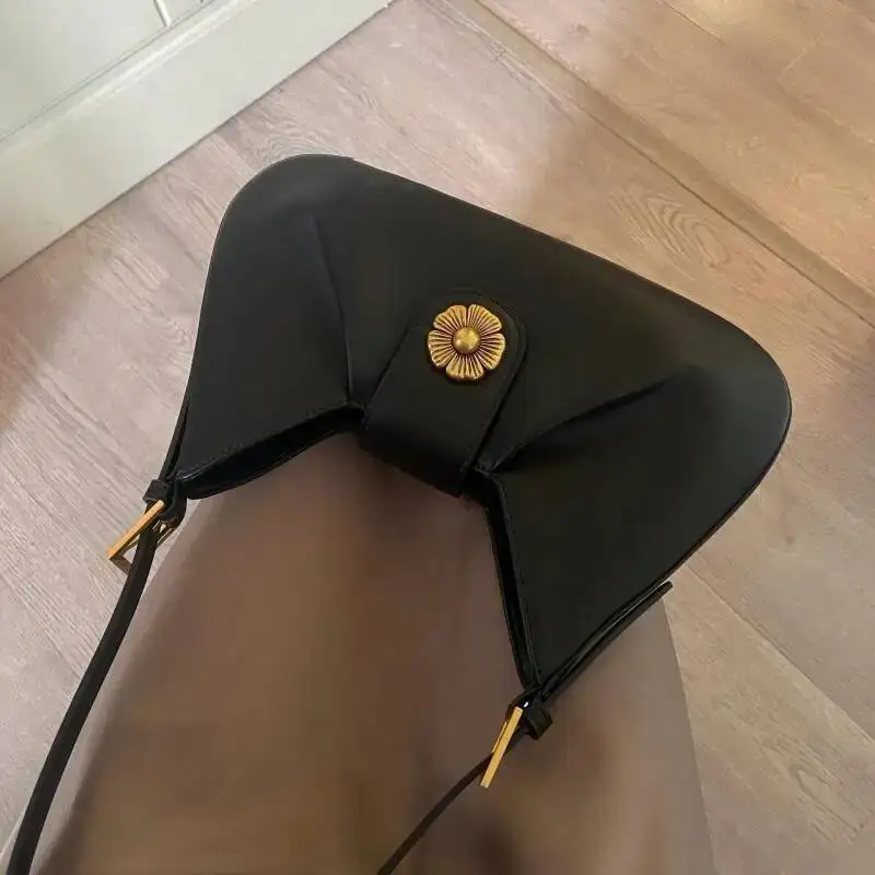 Retro Floral Handbag Women Leather Wrinkled Crescent Underarm Ladies Fashion Minimalist Commute Versatile Baguette Bag 2025