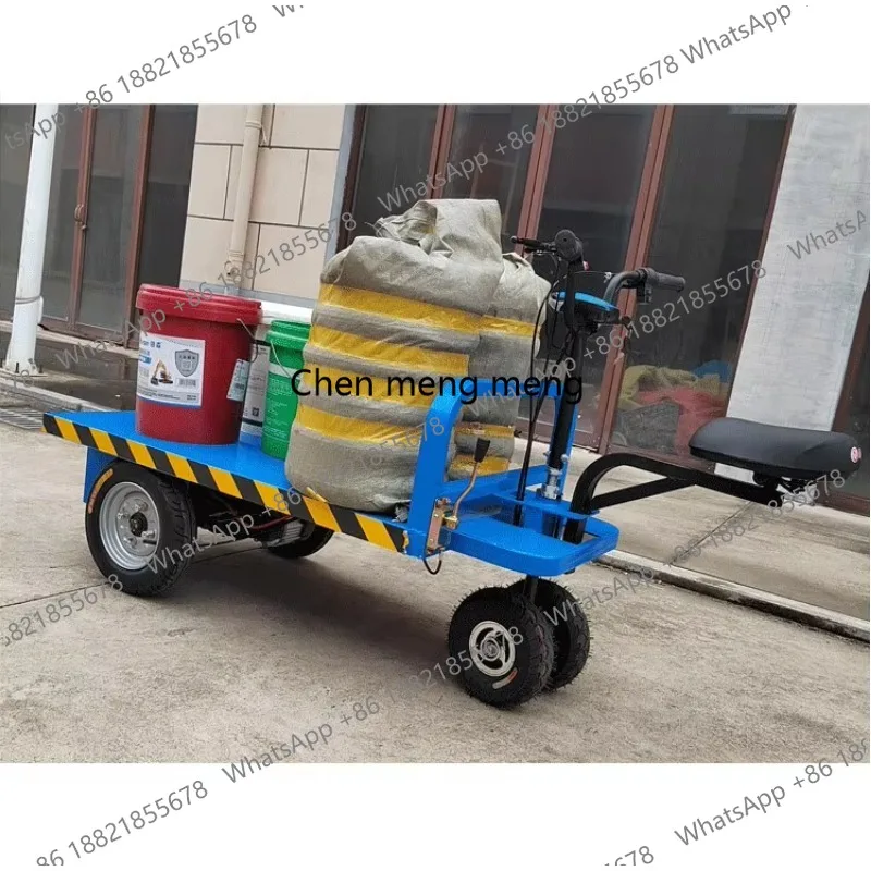 Electric Three-wheeled Flatbed Car Is Riding Backwards and Forwards To Pull The Cargo Carrier Orchard Greenhouse Transport