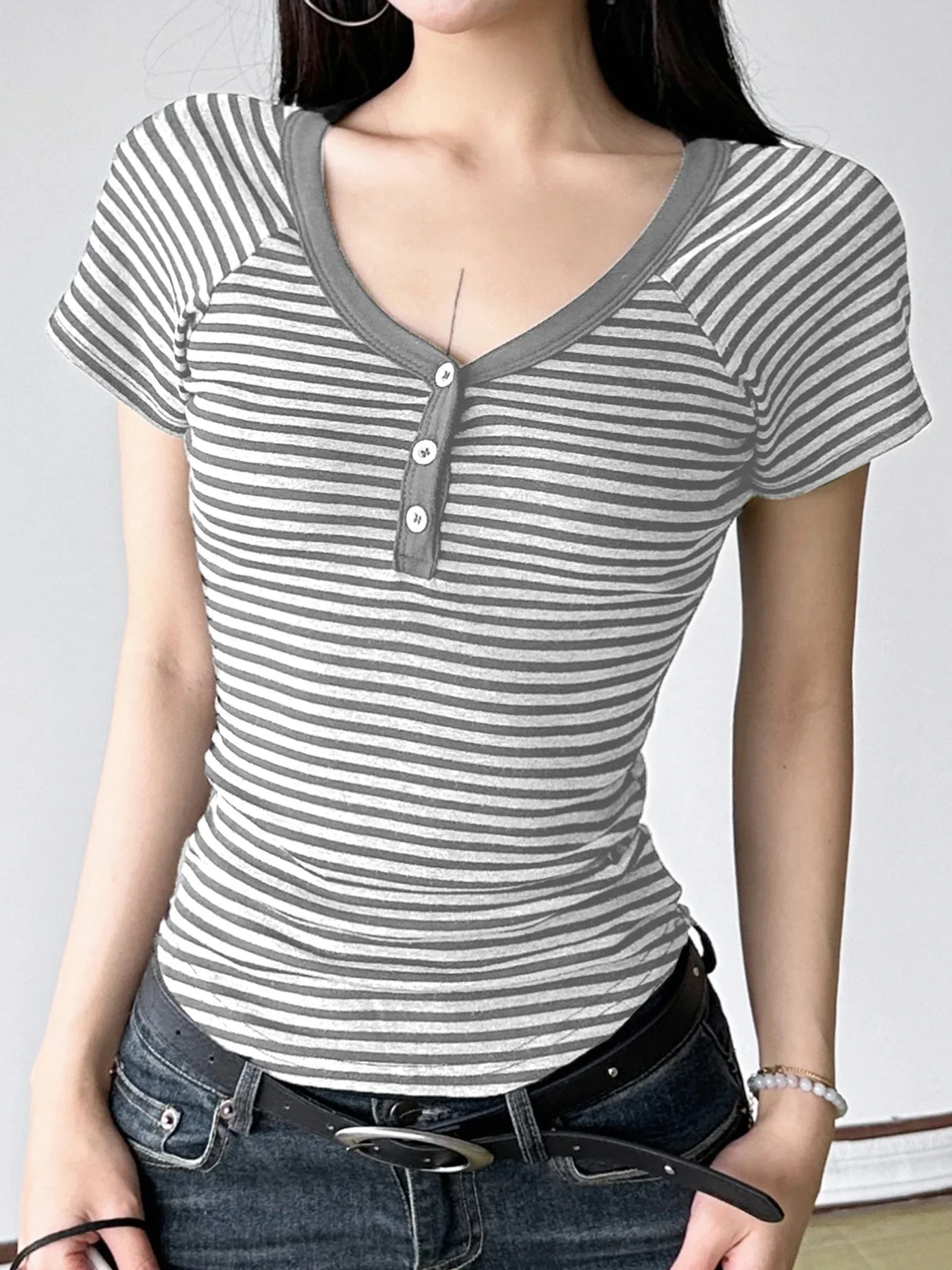 

Женские футболки в полоску в корейском стиле в стиле пэчворк, однотонные облегающие футболки с короткими рукавами, простая повседневная офисная женская одежда, новинка 2025 года, топы для девочек