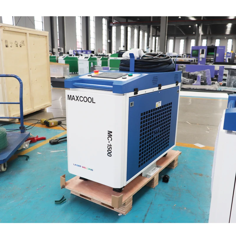 

CE Certificated Portable 1500W 2000W 3KW Raycus Fiber Laser Cleaning Machine For Metal Paint Coating Rust Removal