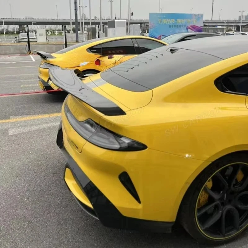 

High Quality Carbon Fiber Rear Spoiler SU7