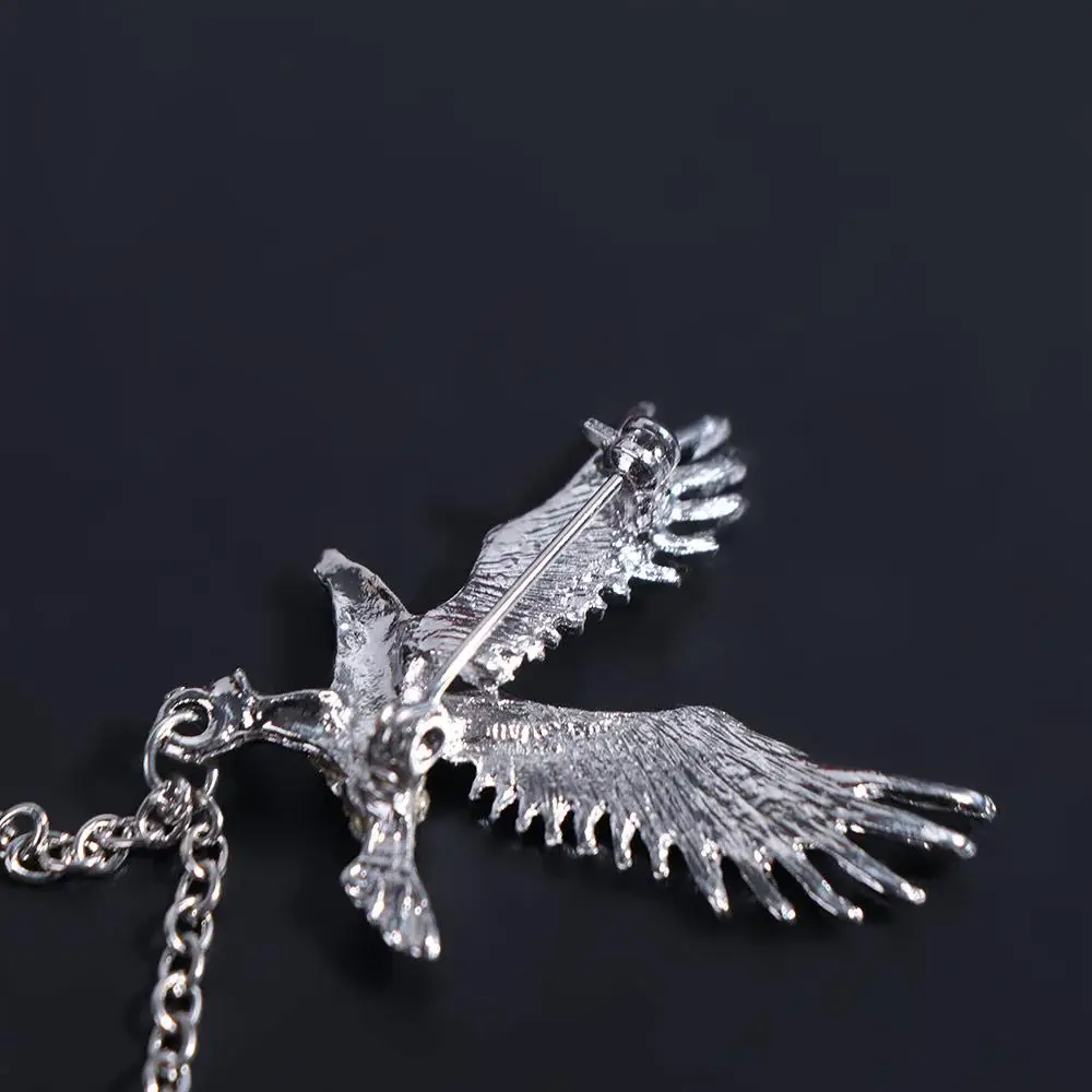 Personality Rhinestone Eagle Tassel Brooch Alloy Delicate Men Brooch Korean Style Clothing Accessory Suit Collar Pin Gift