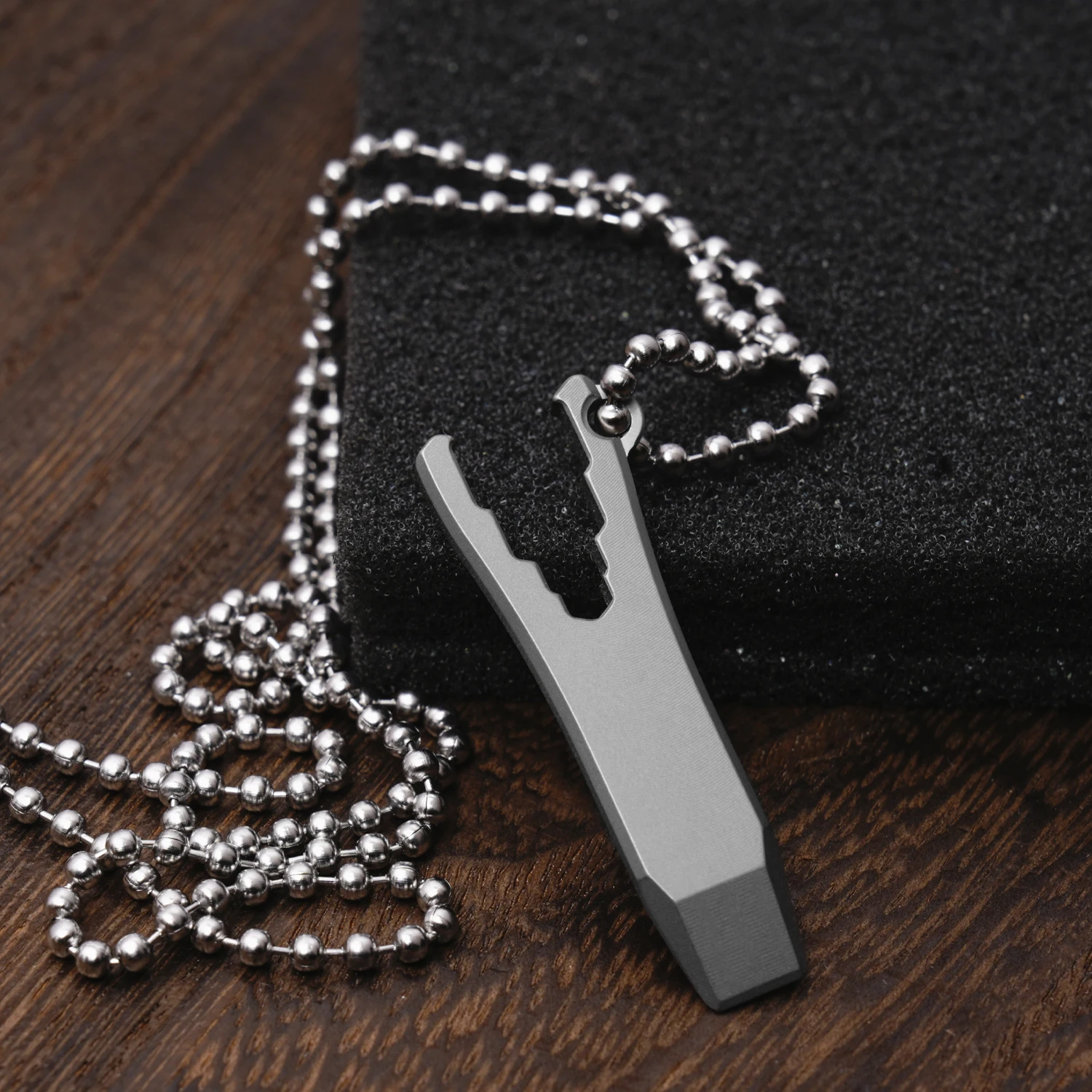 TGZUO Titanium Alloy Mini Pendant Titanium Alloy Small Pry Bar Tool For Prying Cans