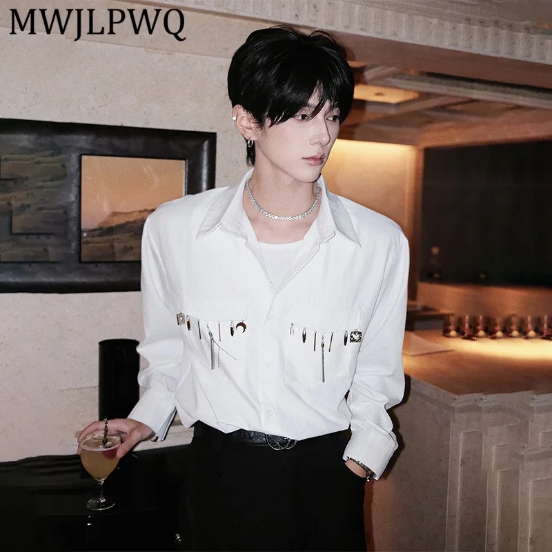 

MWJLPWQ Модная мужская рубашка с длинным рукавом и металлическим декором, новая однотонная универсальная свободная повседневная модель, весна-осень 2026, 13214