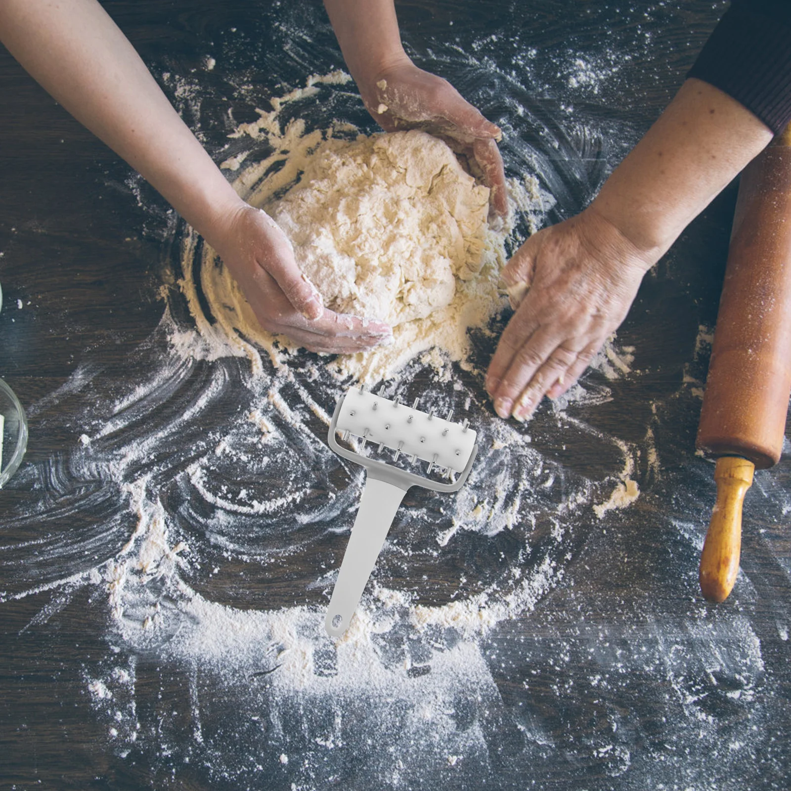 

Pizza Docker Dough Roller Spikes Kitchen Baking Tool Precise Perforation Roller for Pizza Cookie Pie Pastry Bread Dough