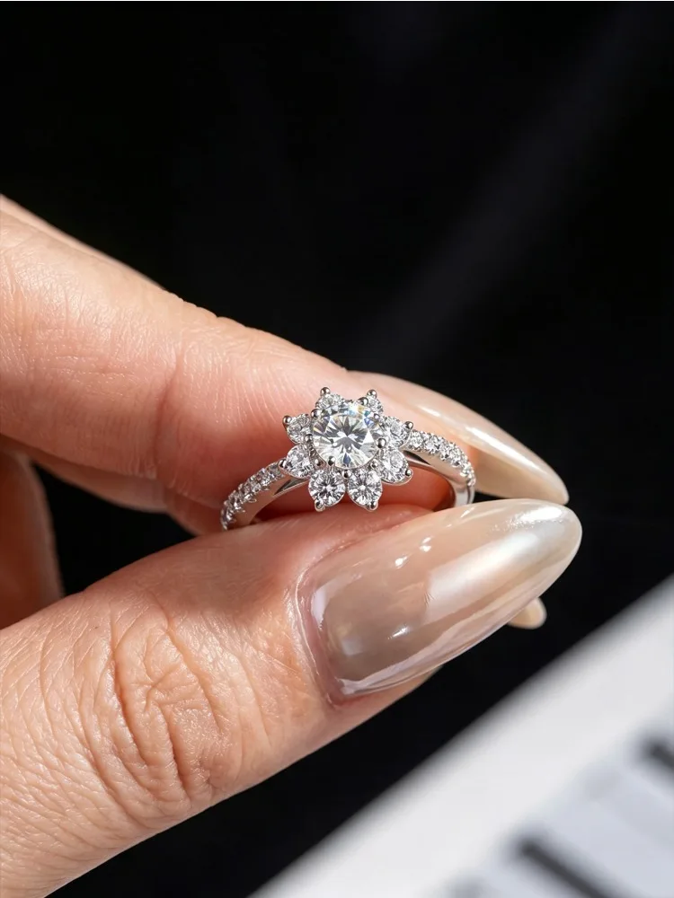 Funkelnde 1-Karat-Moissanit-Diamant-Sonnenblumen-Verlobungsringe für Damen, Geschenk, Hochzeit, hochwertiger Luxusschmuck – Detail 4