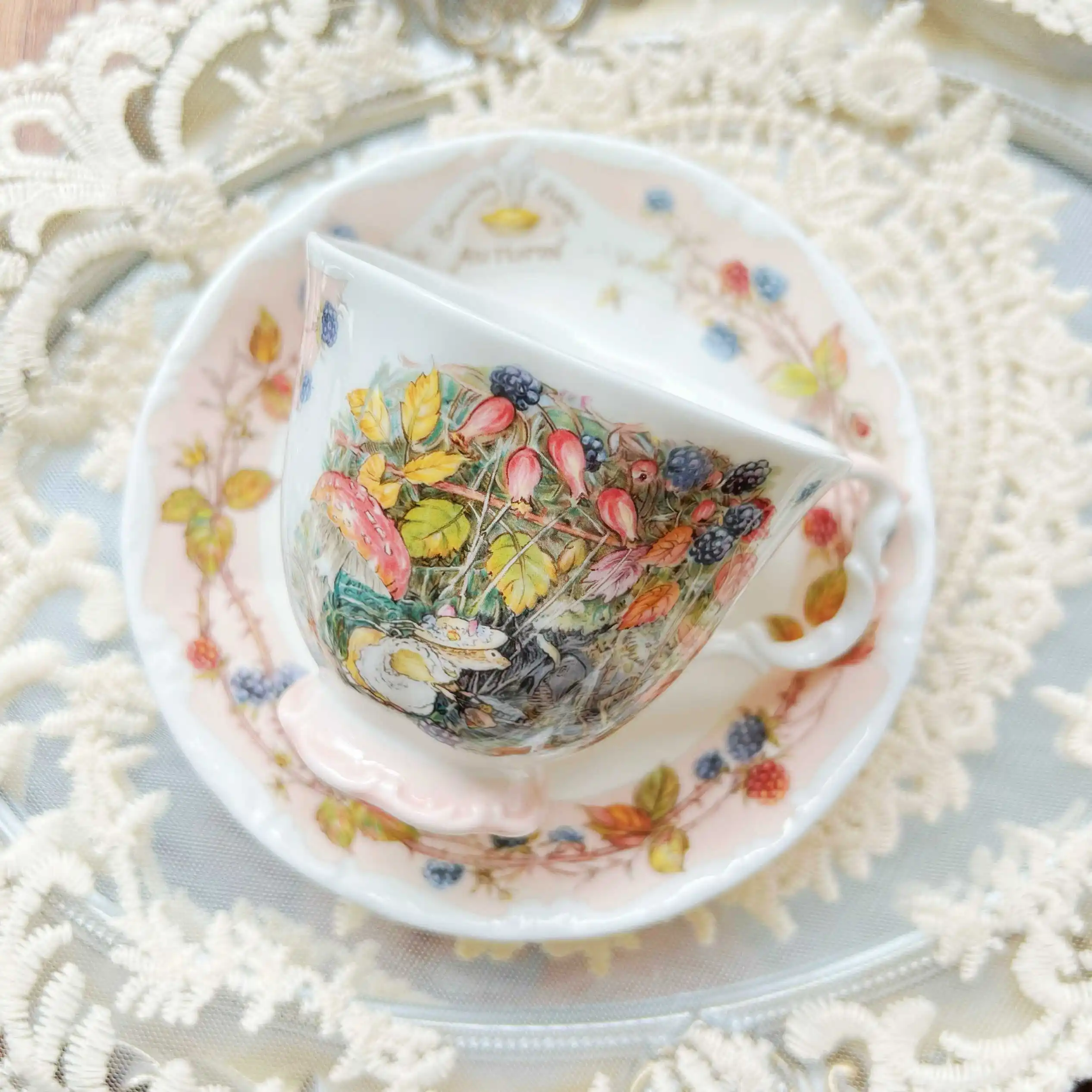

Bone China Coffee Cup Saucer Set Mouse Moving Ceramic Cup Saucers Dessert Plate Elegant Pastoral Four Seasons Mugs Gifts