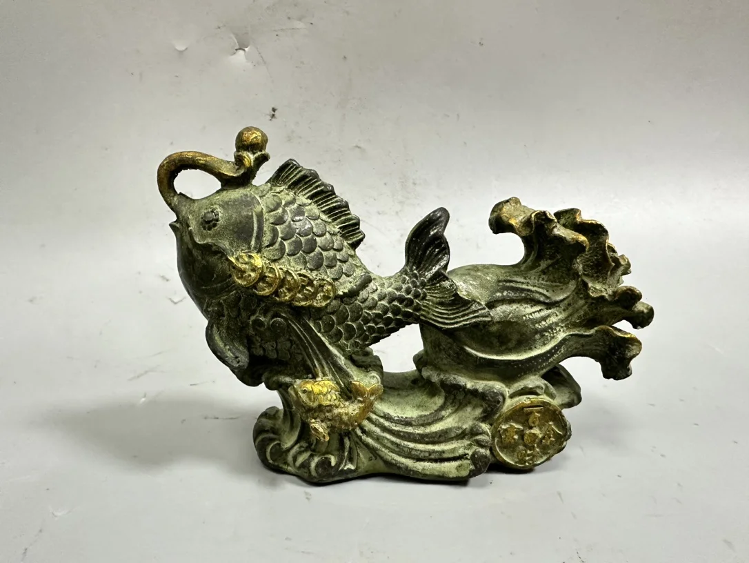 Good Luck bronze statue Pure copper antique gilded goldfish pulling cabbage, Weighing 0.6 kg