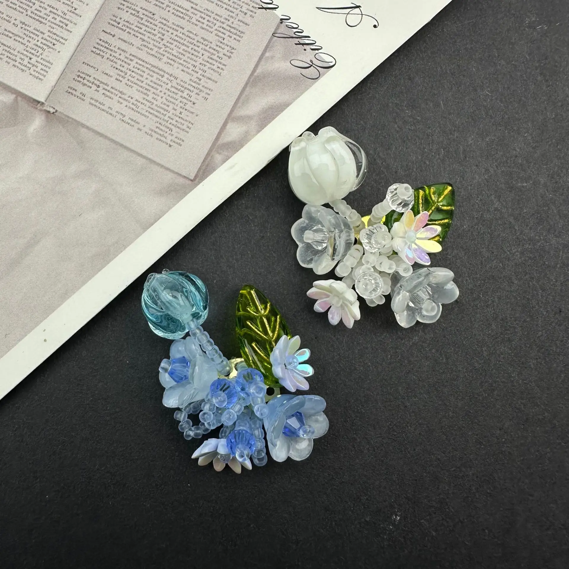 

10 шт. нашивок ручной работы в виде цветов ландыша для одежды, головных уборов, обуви, сумок, аксессуаров.