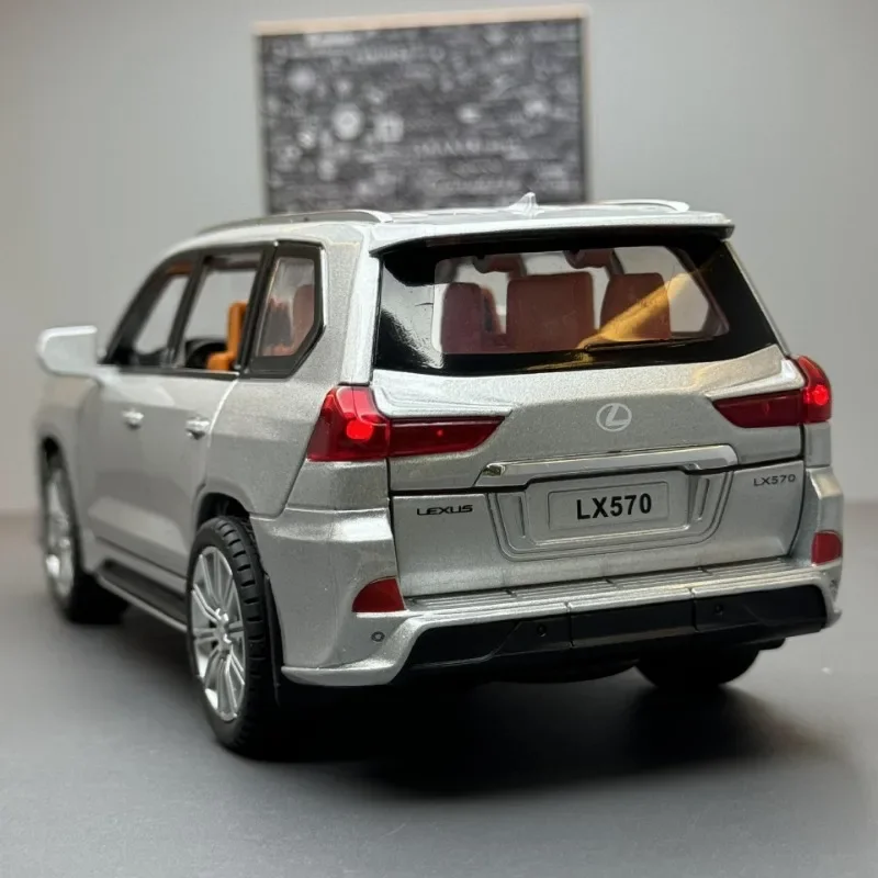 LEXUS-Modèle de voiture tout-terrain en alliage moulé sous pression LX570 pour enfants, jouets de voiture, cadeau pour garçons, décoration de la maison collective, l'inventaire de type, 1/24