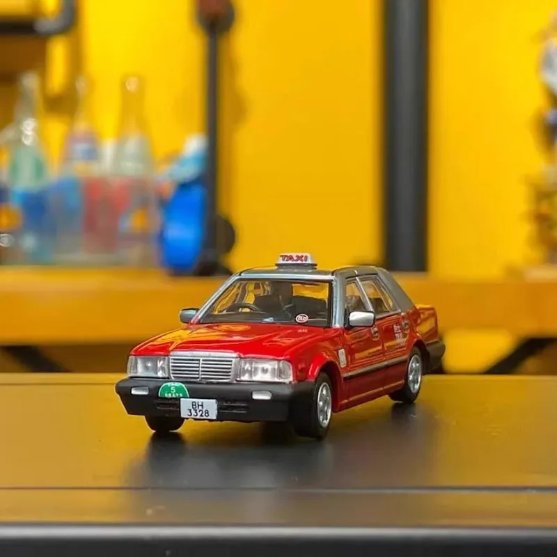 1:64 Red taxi Hong Kong urban taxi BH3328 alloy car model, children's collection of decorative toys, holiday gifts for children.