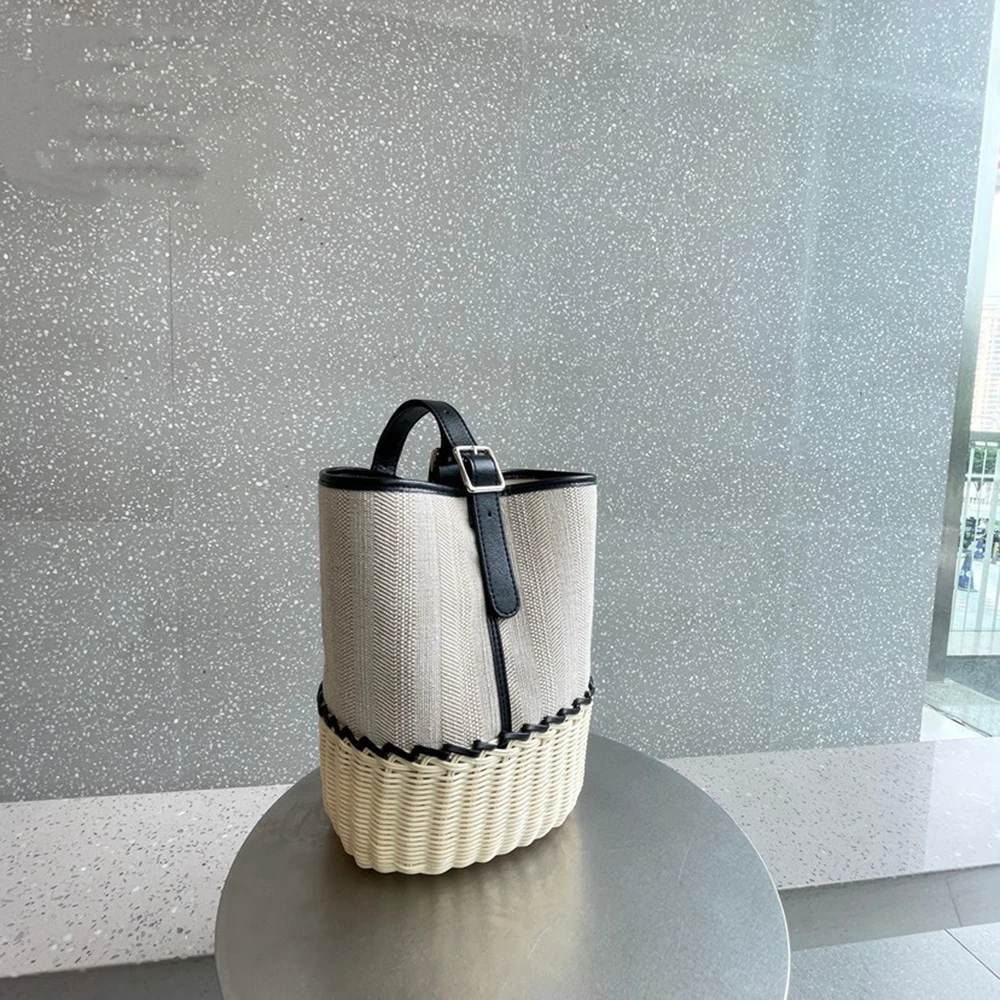 

New Willow Vine Weaving Basket Bucket Bag Color Contrasting Large Capacity One Shoulder Underarm Bag Tote Bun Mother Bag Trendy