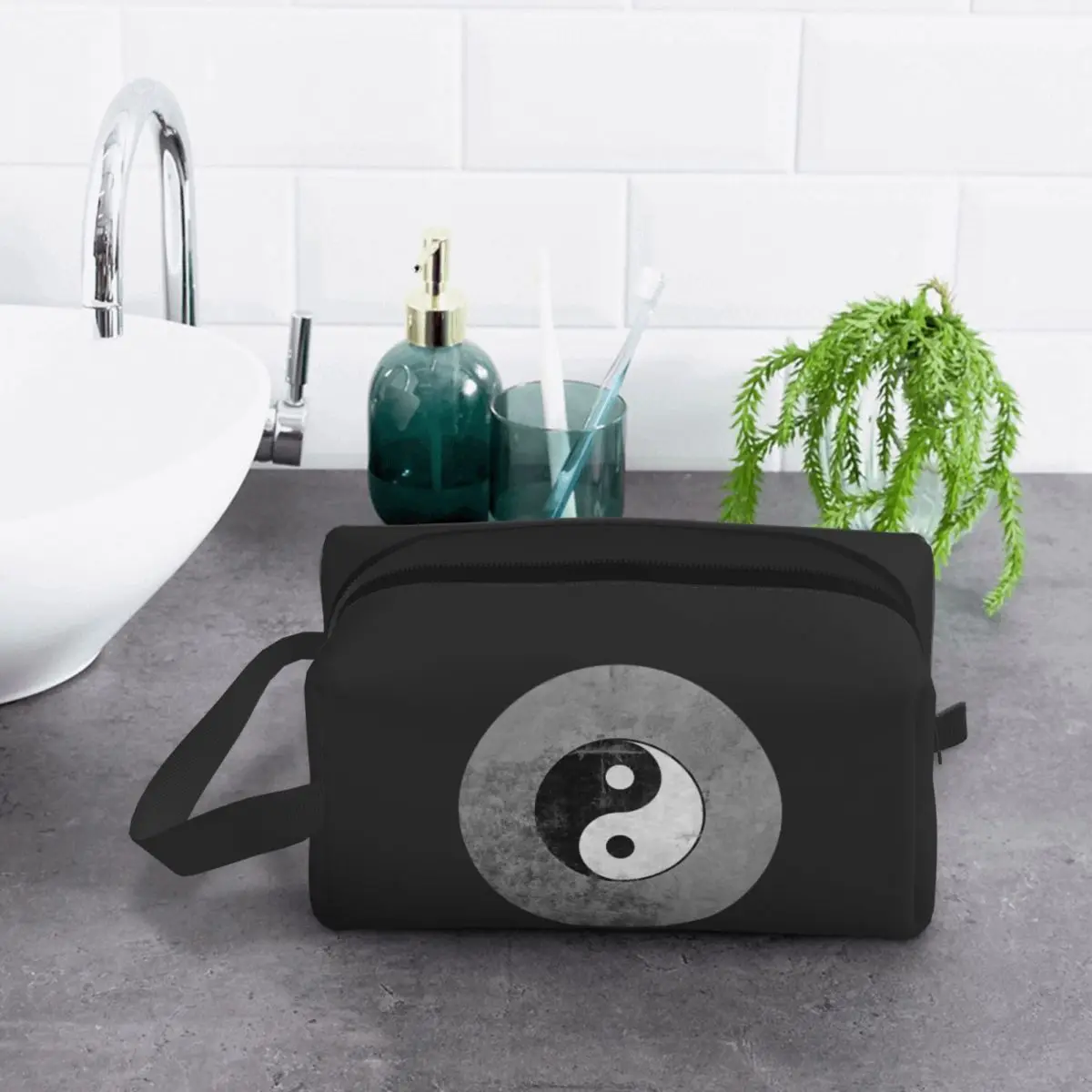 

Distressed Yin Yang Symbol Makeup Bag Cosmetic Organizer Storage Dopp Kit Toiletry Cosmetic Bag Women Beauty Travel Pencil Case