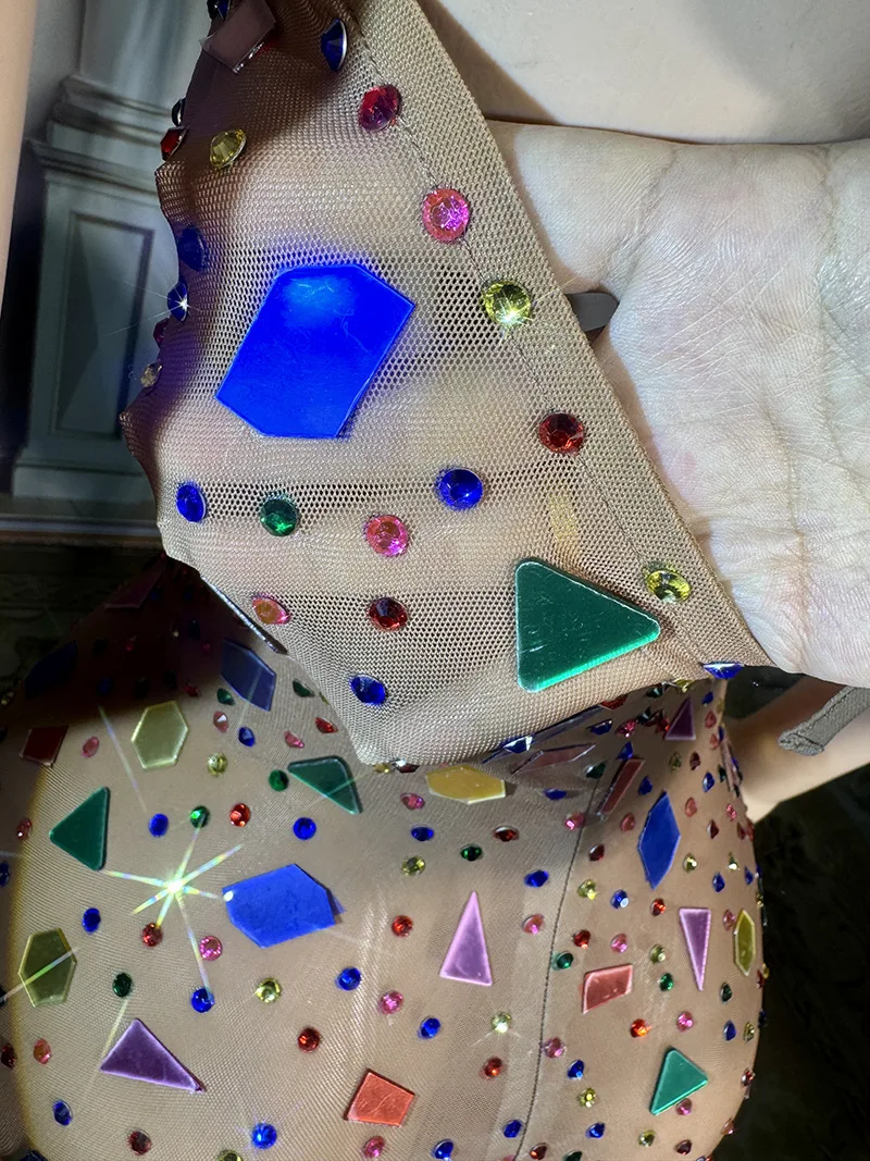 Pescoço cor lantejoulas fino temperamento vestido de noite à beira-mar férias namoro cantor música festival trajes palco vestido de festas