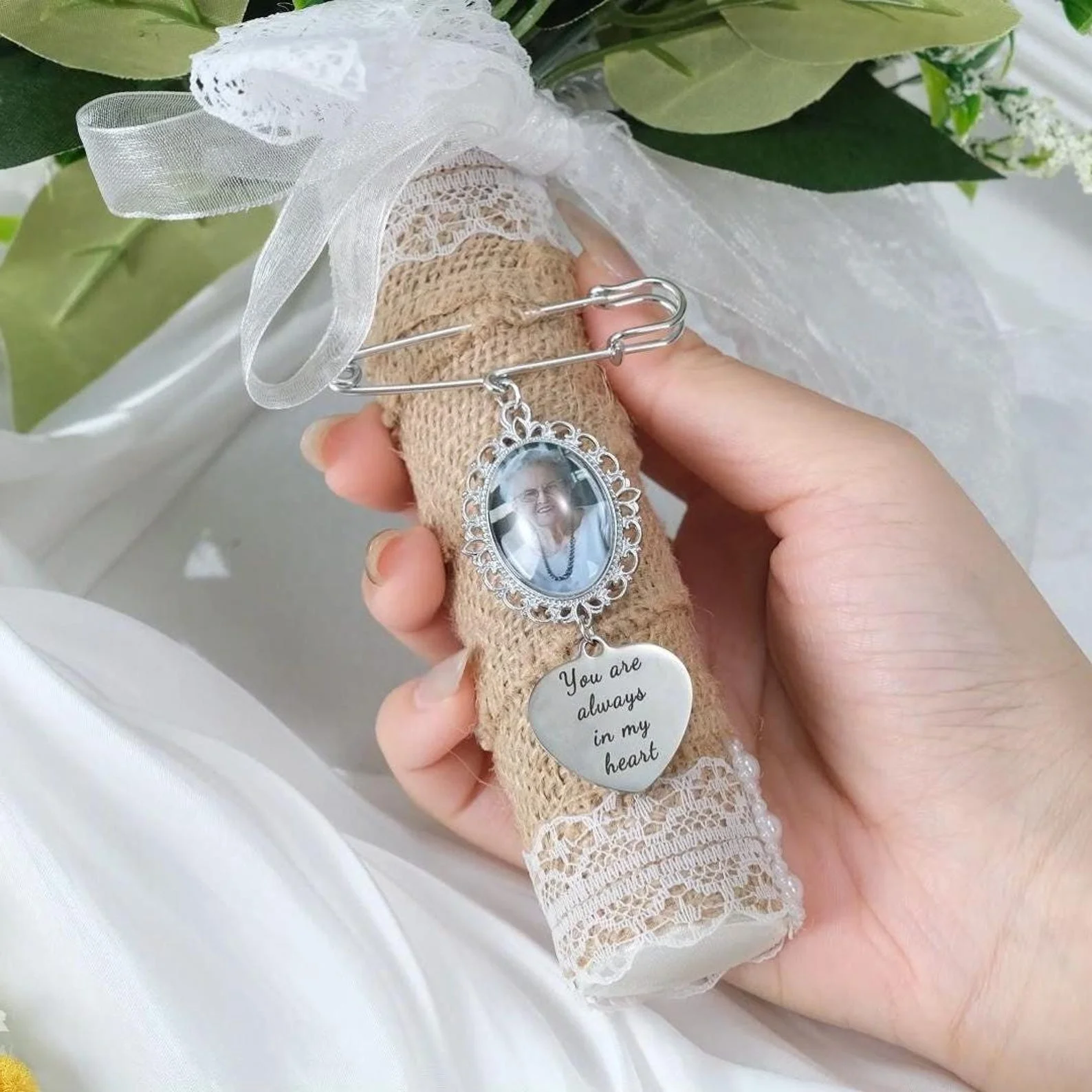 Personalised Custom Photo Bouquet Ornaments, Various Specifications Wedding Souvenir Pins, Custom Image Pendants