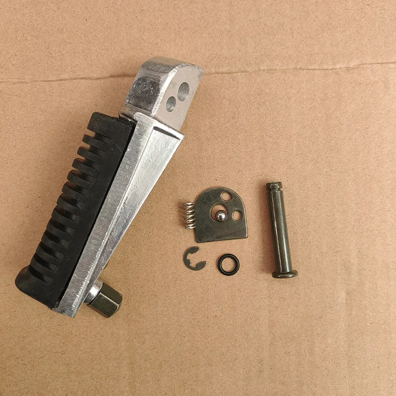 FOR LIFAN 150-10B/S/F KP150KPR150/200KPT200 Place the left and right feet on the front pedal plates