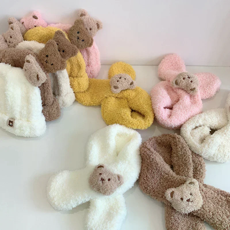 Sciarpa per cappello da bambino per ragazze Ragazzi Set caldo invernale Orso cartone animato Abbigliamento a prova di freddo per bambini Roba per bambini Sciarpa con cappuccio senza tesa