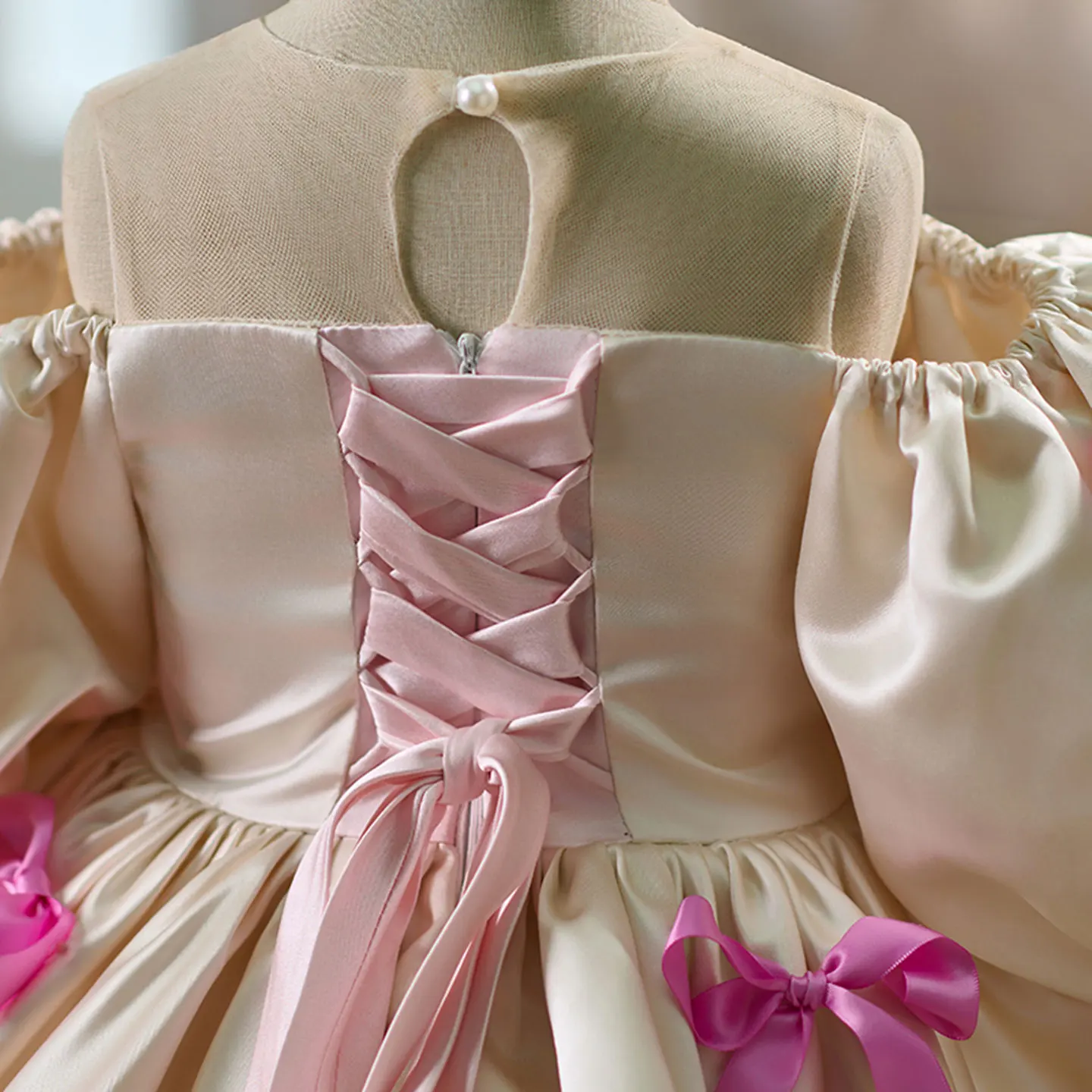 فستان فتاة الزهور من الساتان Dreamy Vow D161 مع أقواس بطول الركبة للأميرة للأطفال لحفلات الزفاف وأعياد الميلاد وحفلات الزفاف الرسمية