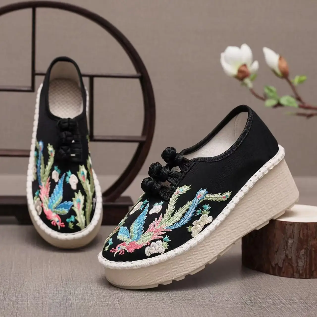 Zapatos de cuña estilo chino para mujer, bordados, de tela, para primavera y otoño, con suela gruesa, punta redonda, correa con hebilla, color nude, Hanfu S