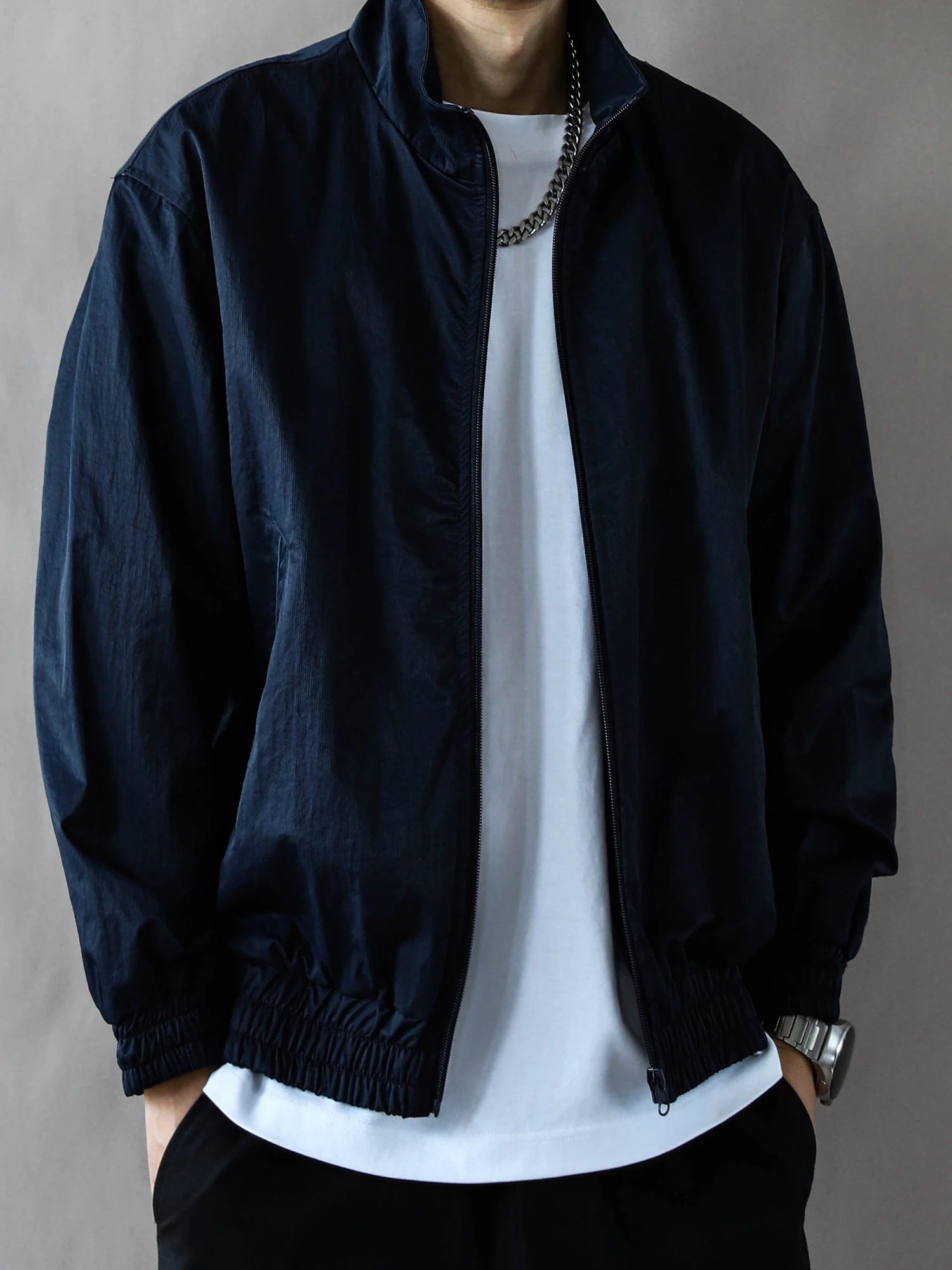 

Мужская куртка-бомбер с застежкой-молнией, приталенного кроя, с длинными рукавами, в винтажном американском стиле, с тонким воротником-стойкой, весна-осень, свободный крой, новая модель