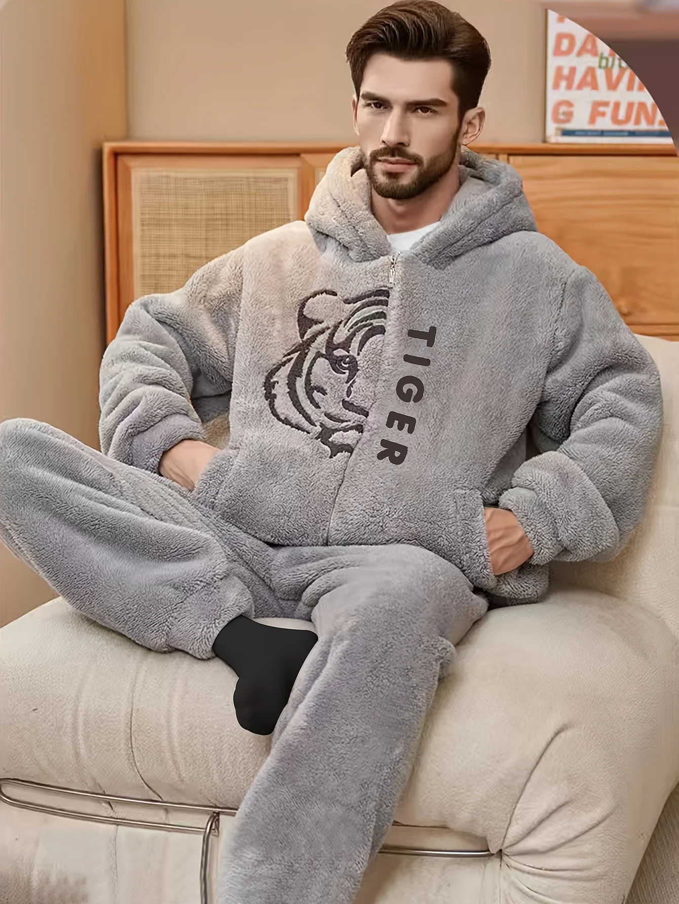 

[New Winter Loungewear] 2-Piece Winter Flannel Tiger Embroidered Long Pants Loungewear Set 2025 New