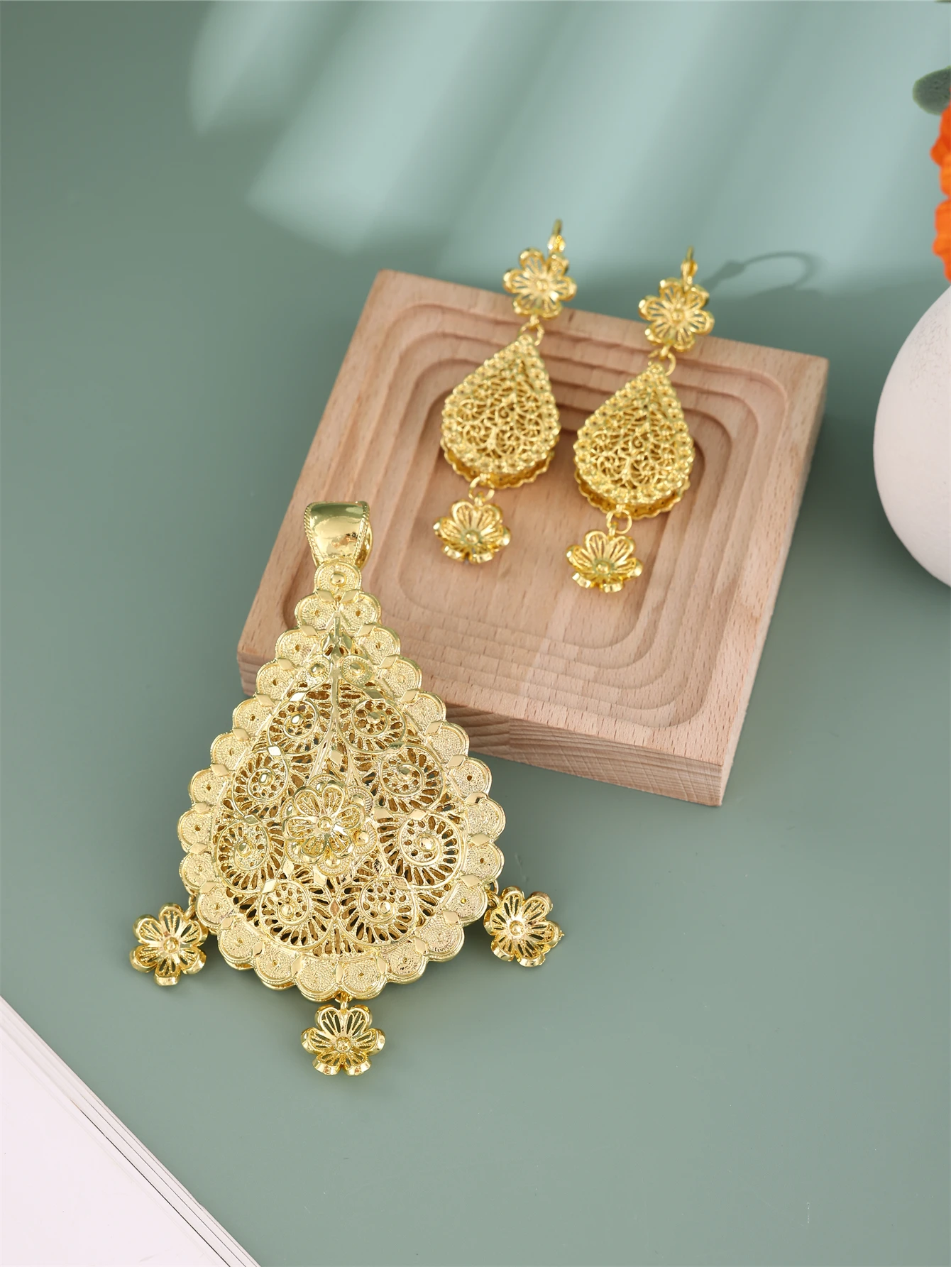 Algerian Flower Pendant Necklace Arab Women's Necklace Master Carved Texture Bridal Gown Jewelry Gift image 6