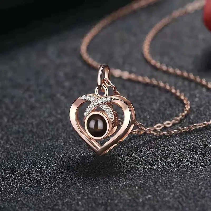 ExquisiteProjection Necklace Customized Ppersonalized Photo Heart Pendant Suitable For GivingValentine's Day Commemorative Gifts