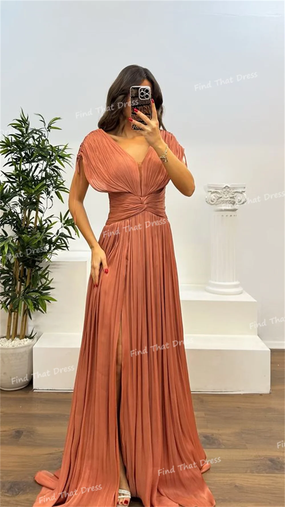 カスタムメイド Vネック シフォン ティアード プリーツ Aライン サイドスリット バックレス イブニングガウン マキシ クリスクロス サウジアラビア ドレス トレーン付き