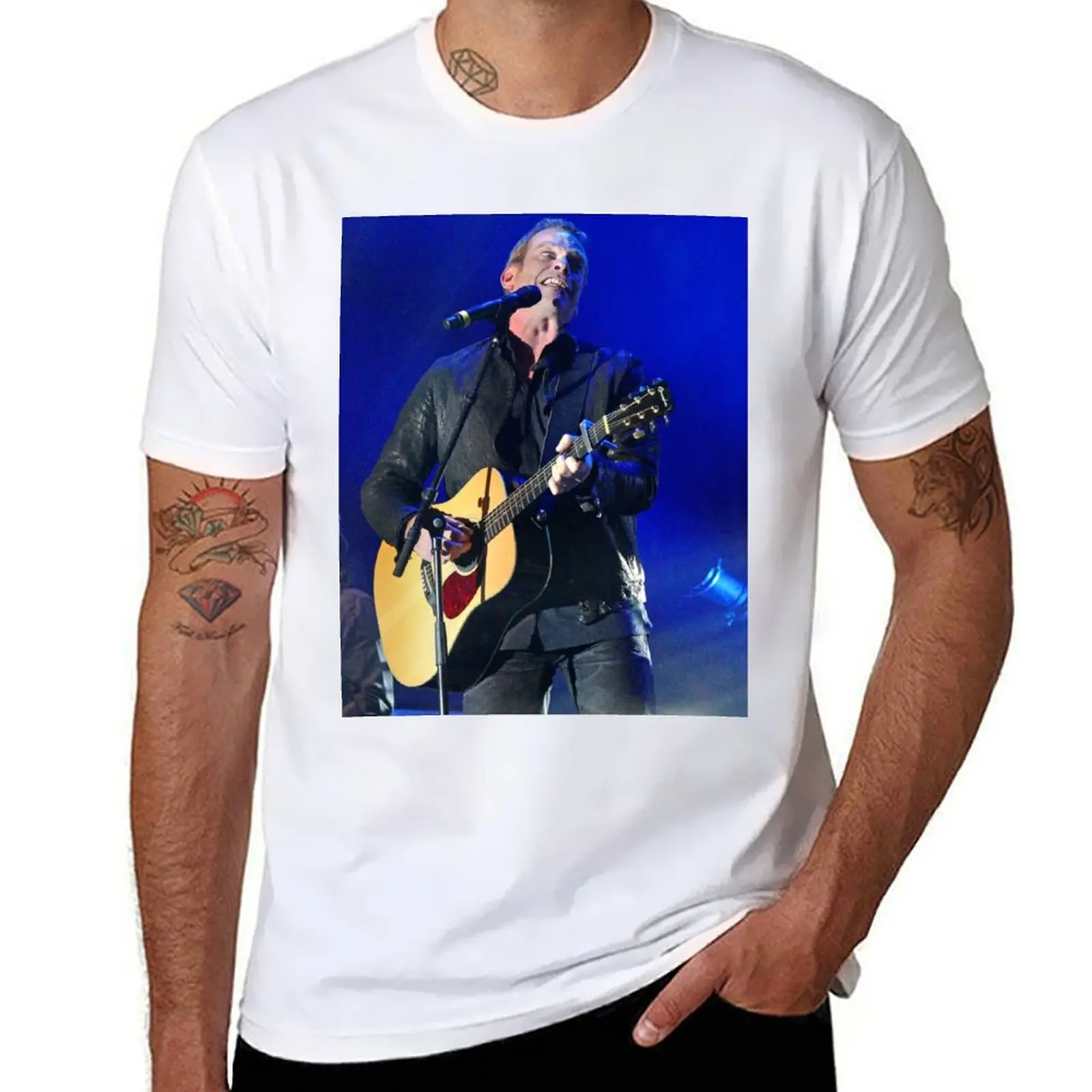 

r3067/ New Finition 2021: GAROU Singer (c)(h) expressive photos ! Olavia-Olao by Okaio Créations T-Shirt