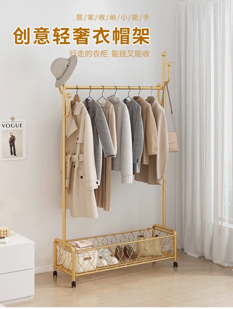 Bedroom clothes rack clothes artifact clothes rack movable clothes rack at the end of bed.