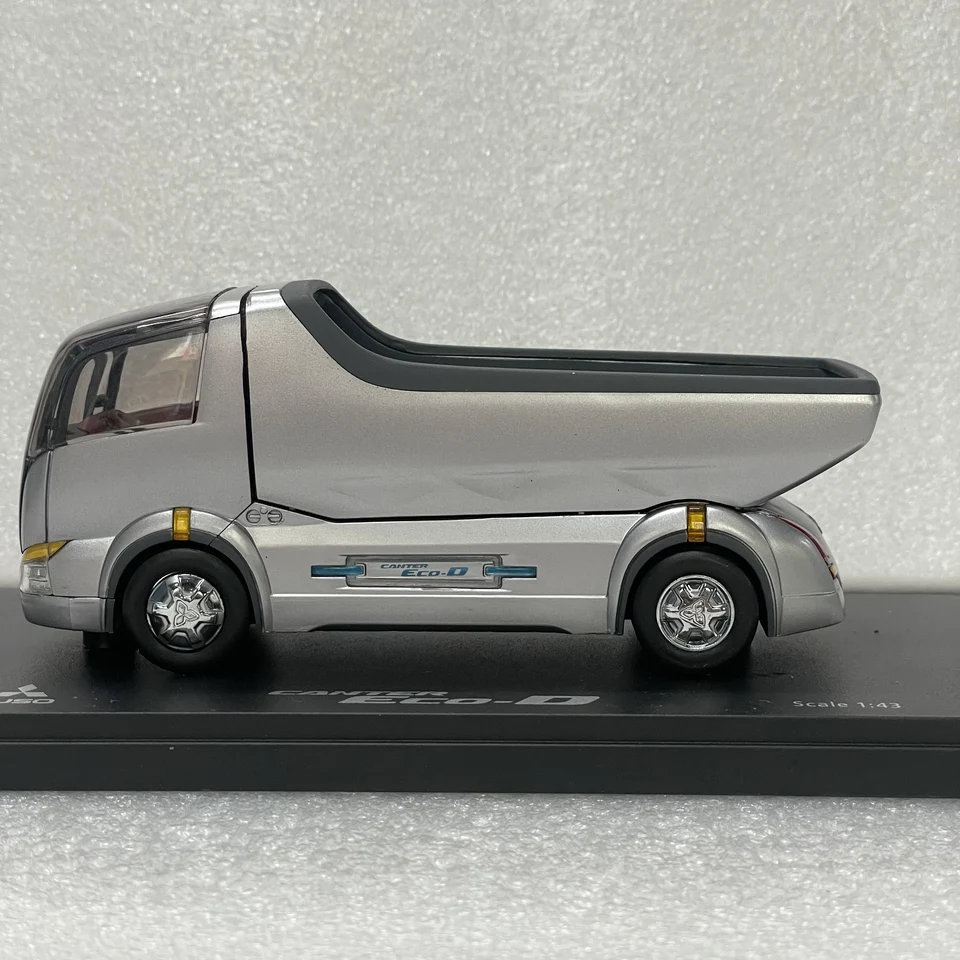 Static Die Casting 1/43 Scale Simulation Mitsubishi Fuso Canter