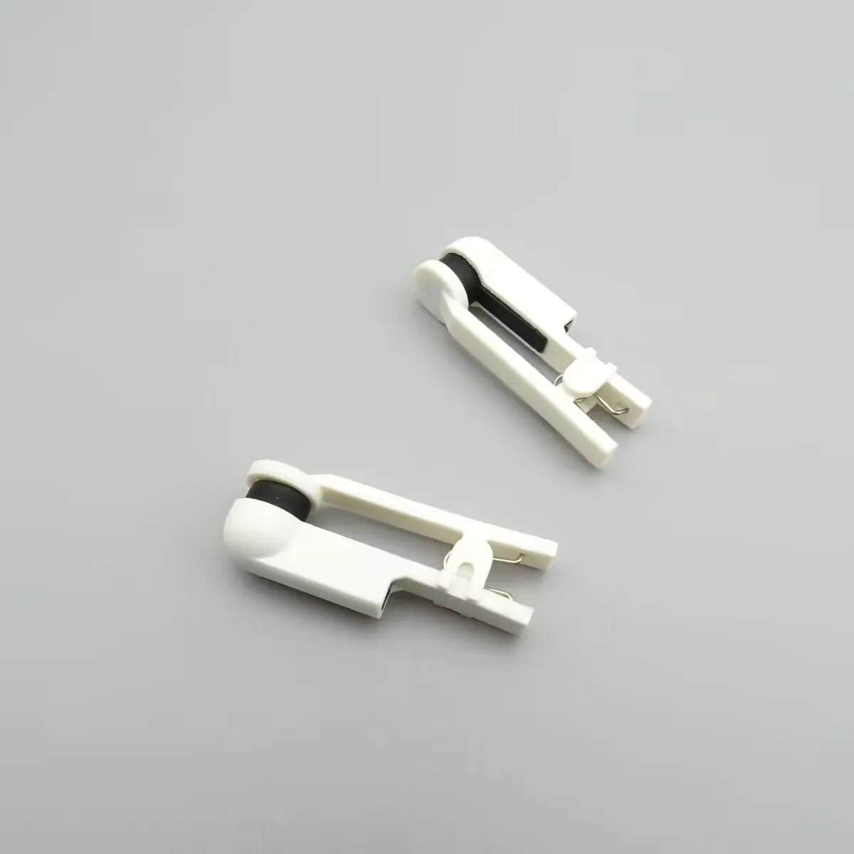 

2 шт. (1 пара) новые белые односторонние силиконовые зажимы для электрода, адаптер для использования с Tens EMS Machines Vns с штифтом 2,0 мм