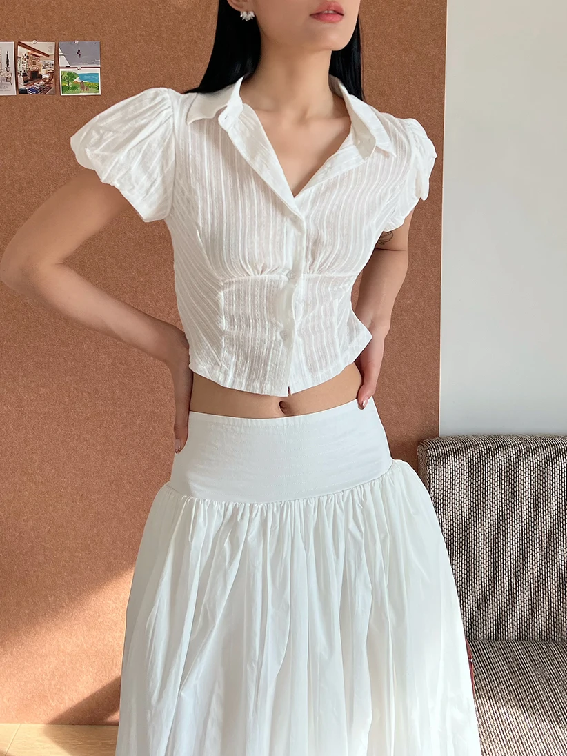 

Французский стиль: Текстурированный топ с короткими рукавами-фонариками, укороченный, с завышенной талией, для женщин. Летняя элегантность. Полиэстер.