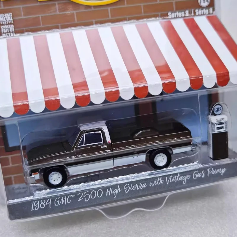 

1:64 Hobby Store8-1984 GMC 2500 High Sierra & Air Pump Gas Station Original Packaging Collection Toys Gift Preferred for Friends