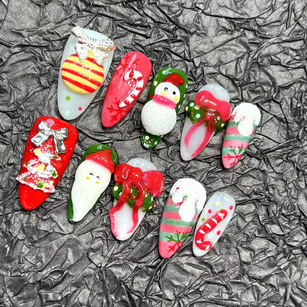 10pcs Handmade Press on Nails Cute Christmas Almond False Nails for Girls Wearable Santa Claus Bow Xmas Bell Decor Fake Nails