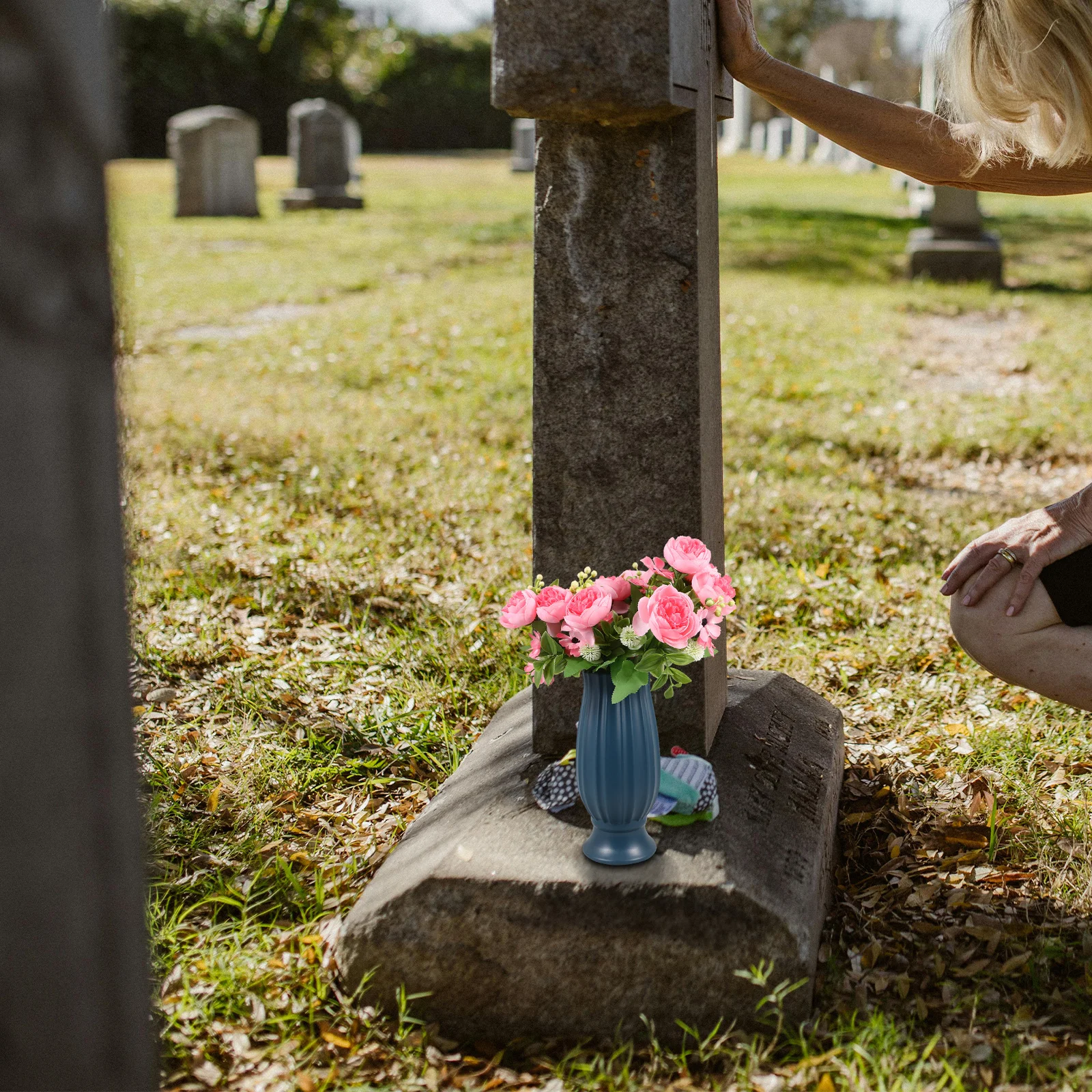 

2Pcs Weatherproof Cemetery Vases for Headstone Grave Site Floral Holders Outdoor Memorial Flower Vases