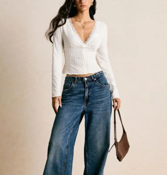 

Women's Elegant Fitted Long-Sleeve Top V-Neck Design Lace Trim and Button Detail T-Shirt Great for Casual Daily Looks