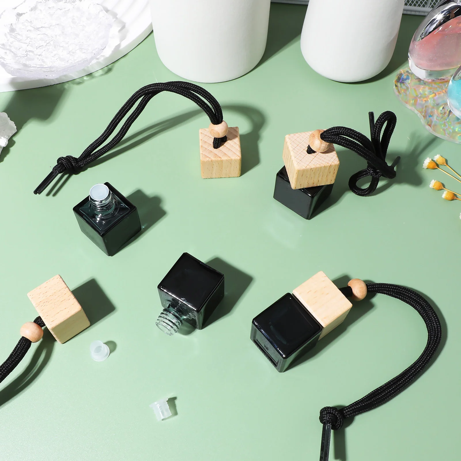 

iplusmile 10Pcs Car Hanging Diffuser Bottles Refillable Glass Freshener Pendant for Rearview Mirror Aromatherapy Accessory