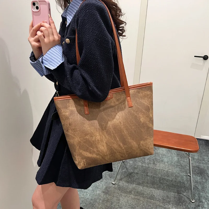 Casual large-capacity bag women\'s bag 2024 new light luxury commuter classroom shoulder bag simple Tote bag