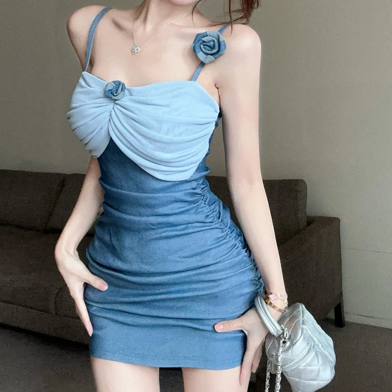 

Unique design with camisole, slim fit denim, elastic three-dimensional flower wrap, hip fold, fashionable dress