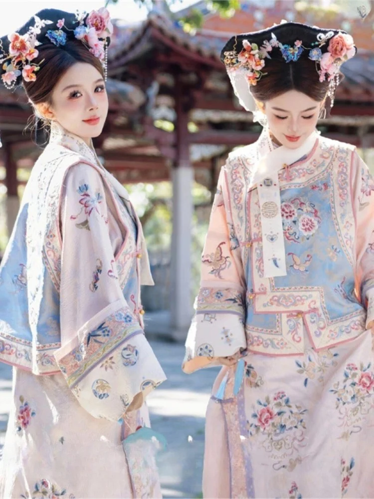 

Travel photos of a two-piece set Hanfu imitation embroidery printed ancient costume Yanji manchu clothing