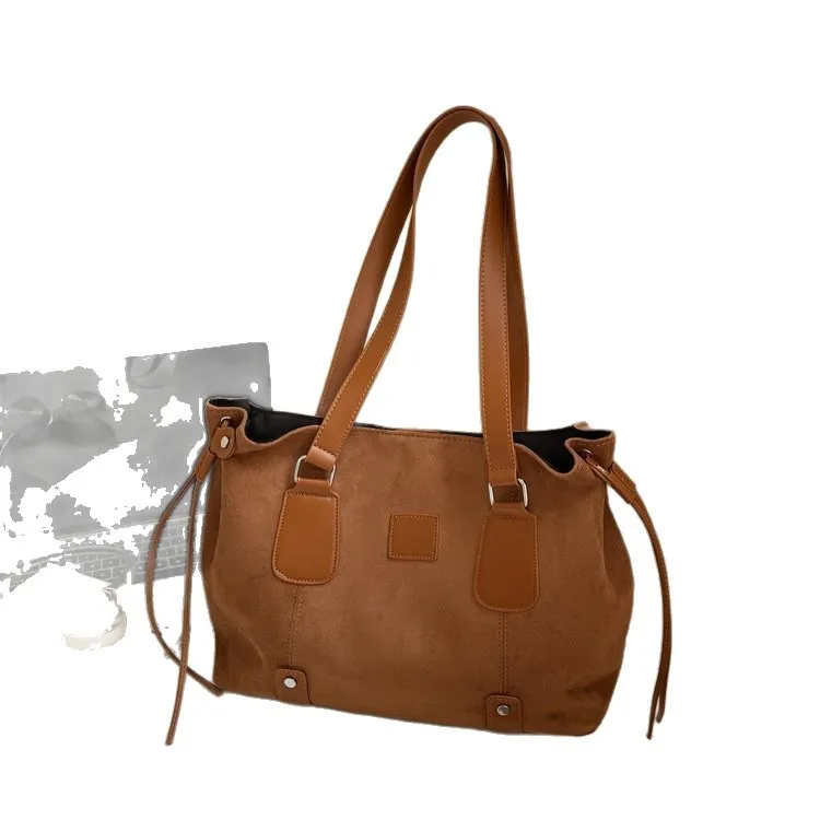 Nowa damska torba typu tote z matowego zamszu na rok 2025, retro torebka crossbody o dużej pojemności, skórzany regulowany pasek na ramię do pracy i podróży. ​