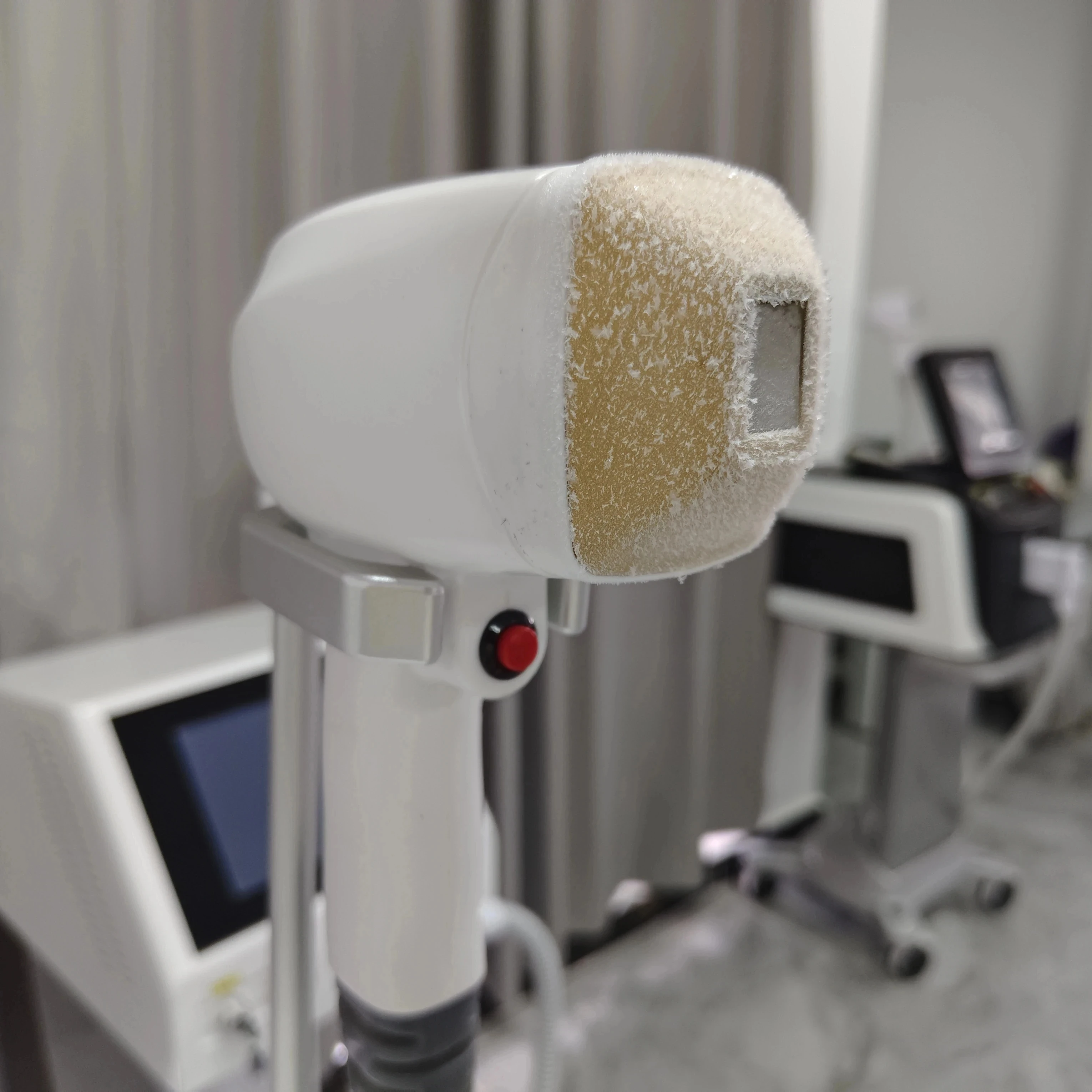 Máquina profissional de remoção de pelos a laser de diodo, resfriamento indolor, remoção permanente de pelos, 4 comprimentos de onda 755 808 940 1064