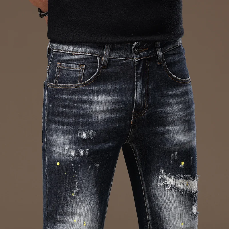 2025 Новые мужские джинсы в стиле ретро с стрейч, маленькие ноги, красивый пике, элитный отдых, брюки с заплатками